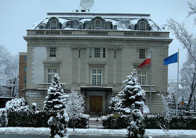 وقت سفارت لهستان